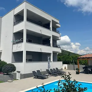 villa-apartments-aa-1.splithotels.org/